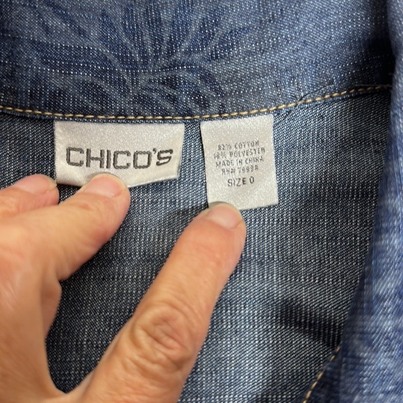 Chico’s Jean Jacket Women’s Size 0 Has Floral Design - Picture 7 of 10